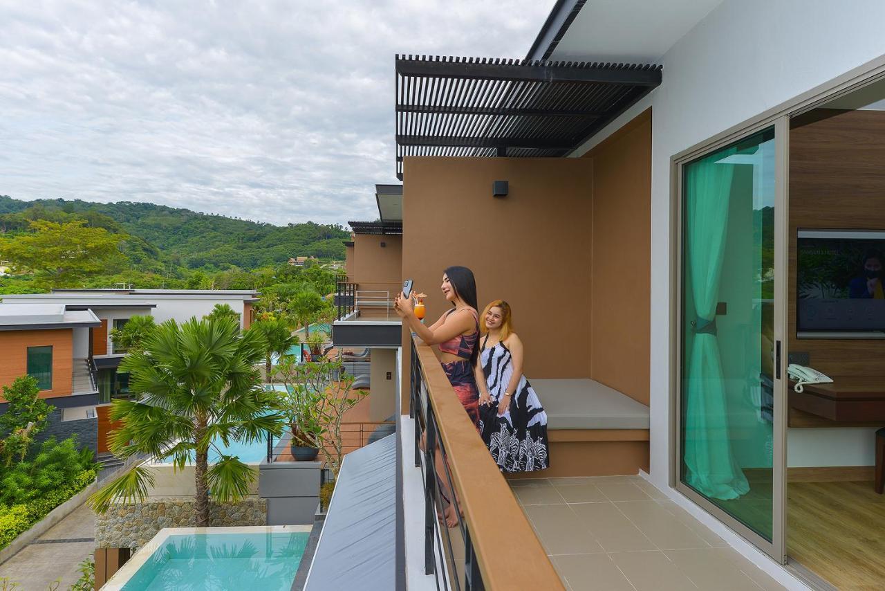 Le Resort And Villas Rawai Zewnętrze zdjęcie A balcony