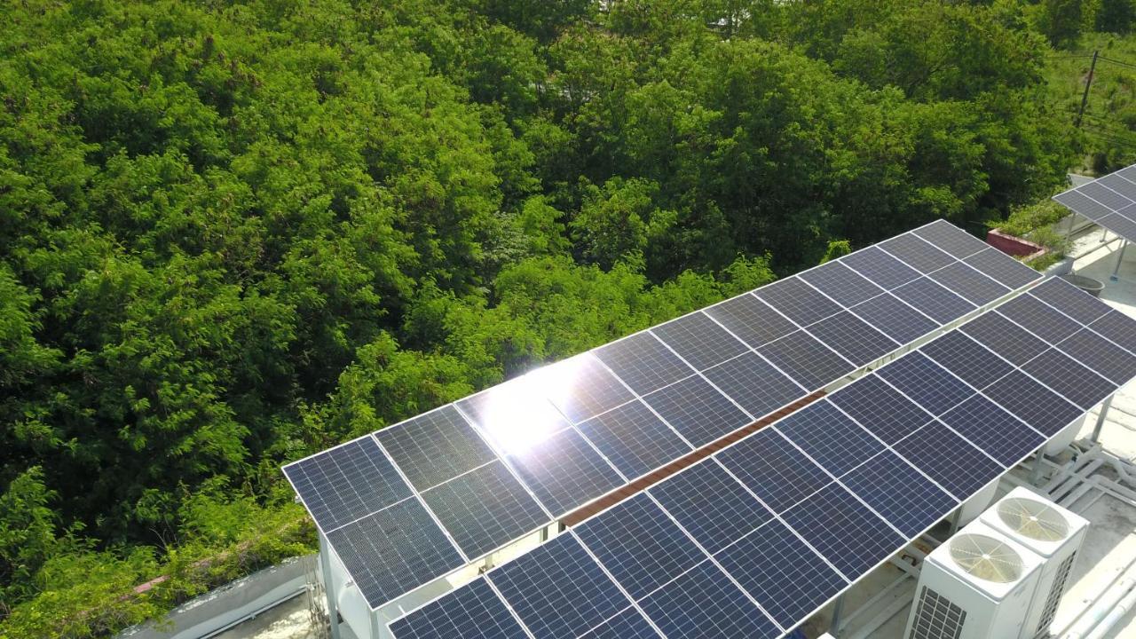 Le Resort And Villas Rawai Zewnętrze zdjęcie Solar panels on the roof of the school