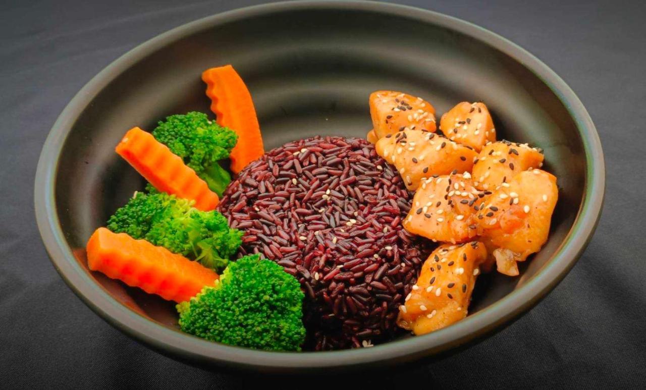 Le Resort And Villas Rawai Zewnętrze zdjęcie Black rice with salmon