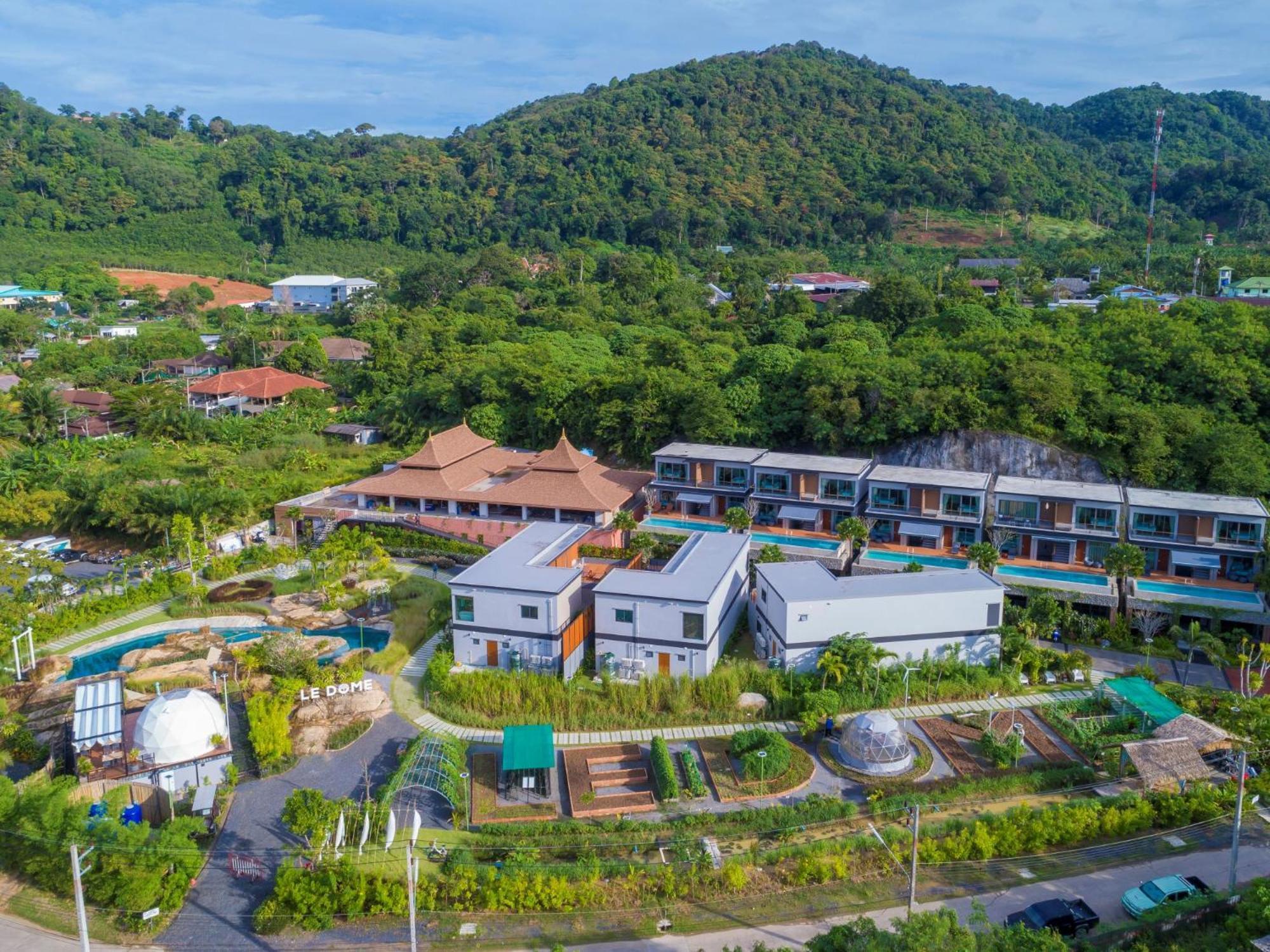 Le Resort And Villas Rawai Zewnętrze zdjęcie The Village at Phuket International Academy