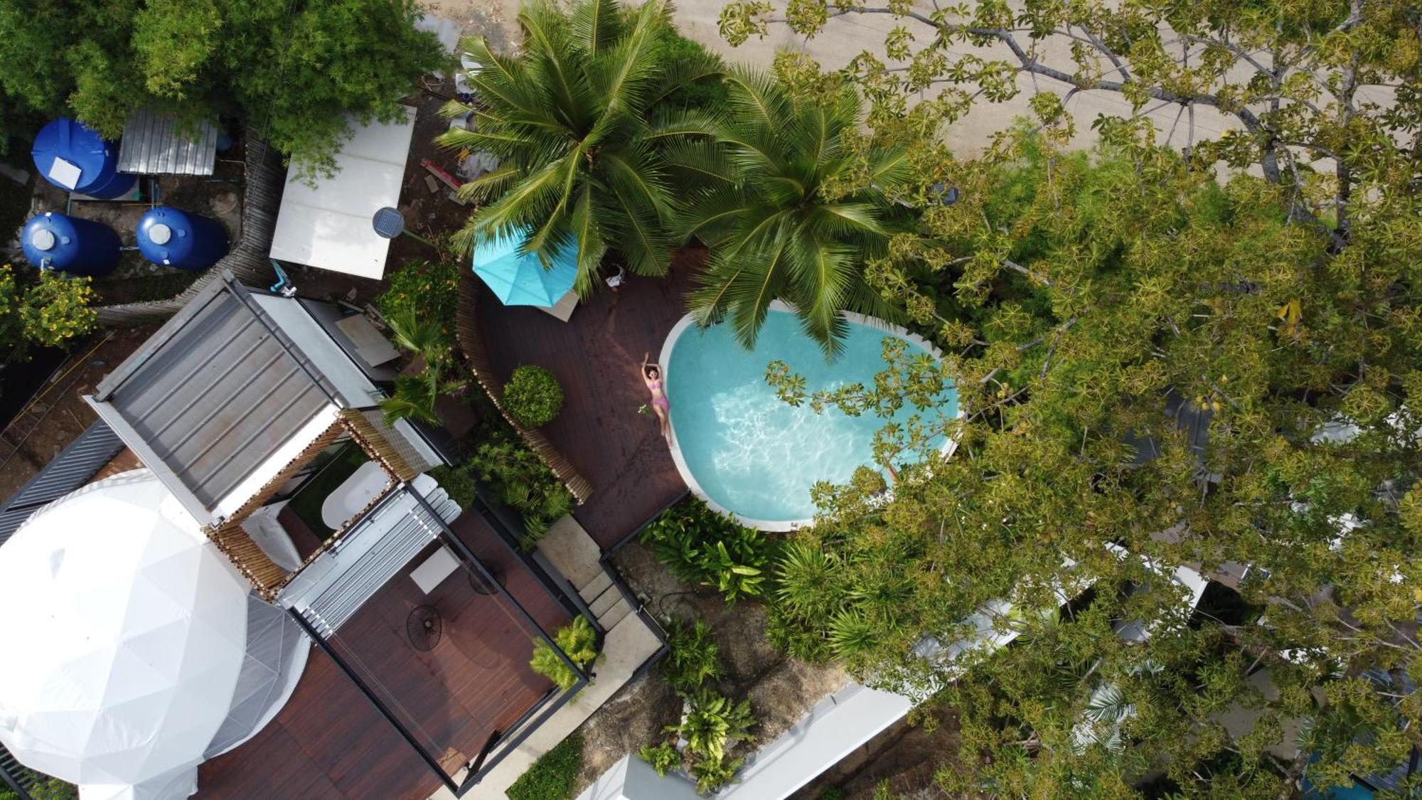 Le Resort And Villas Rawai Zewnętrze zdjęcie Aerial view of the pool at the hotel
