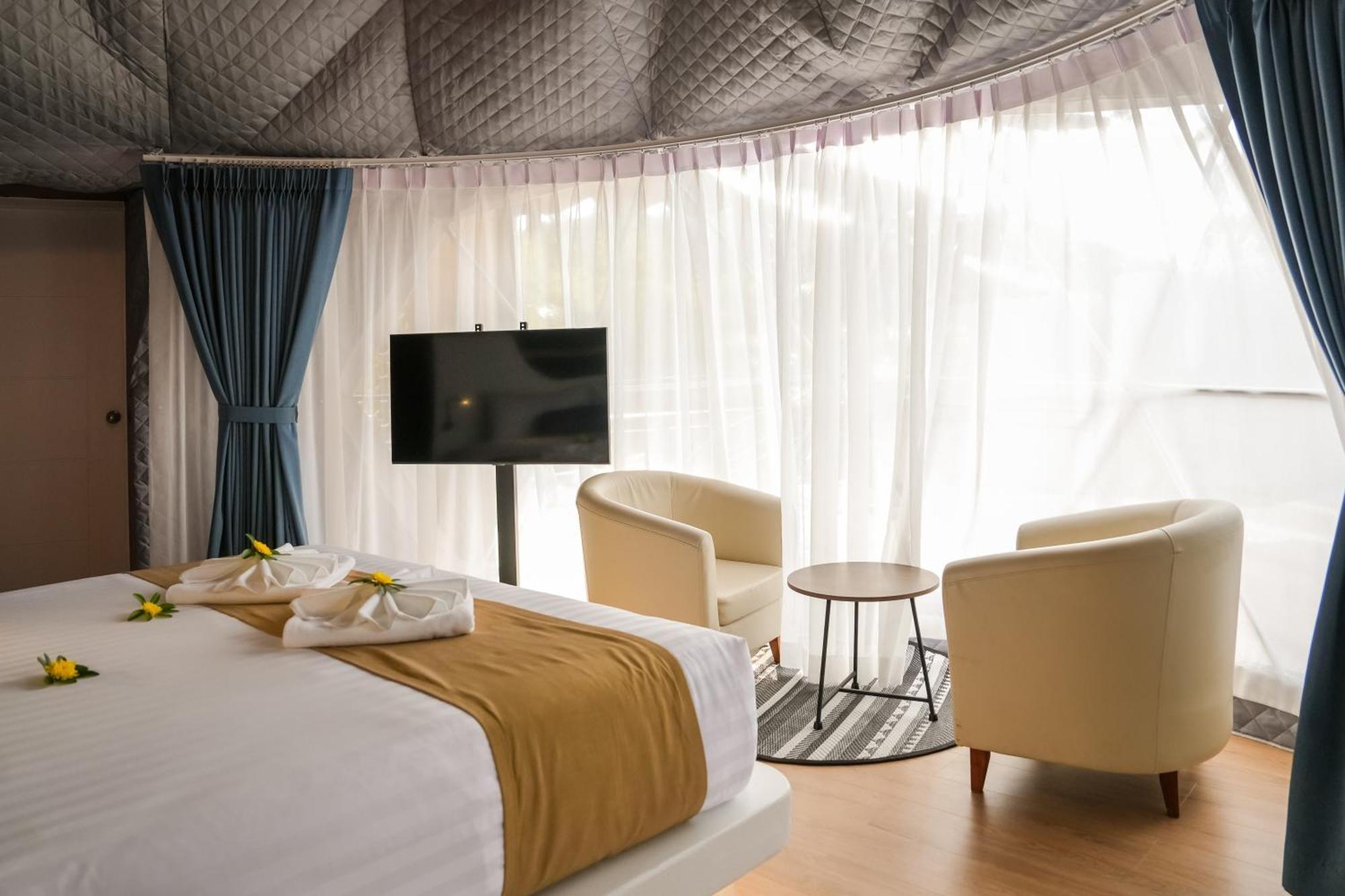 Le Resort And Villas Rawai Zewnętrze zdjęcie A bedroom in the resort