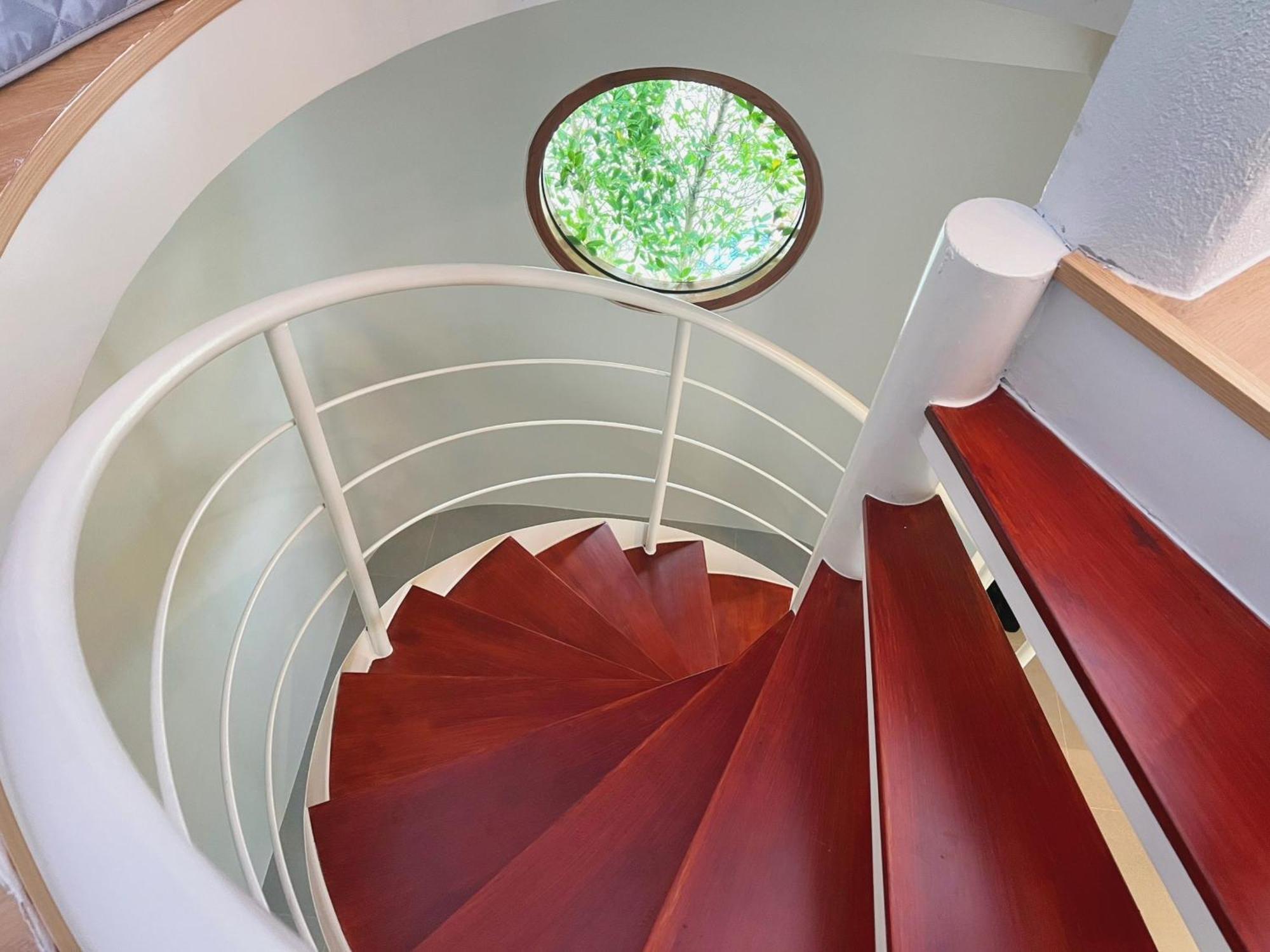 Le Resort And Villas Rawai Zewnętrze zdjęcie Spiral staircase