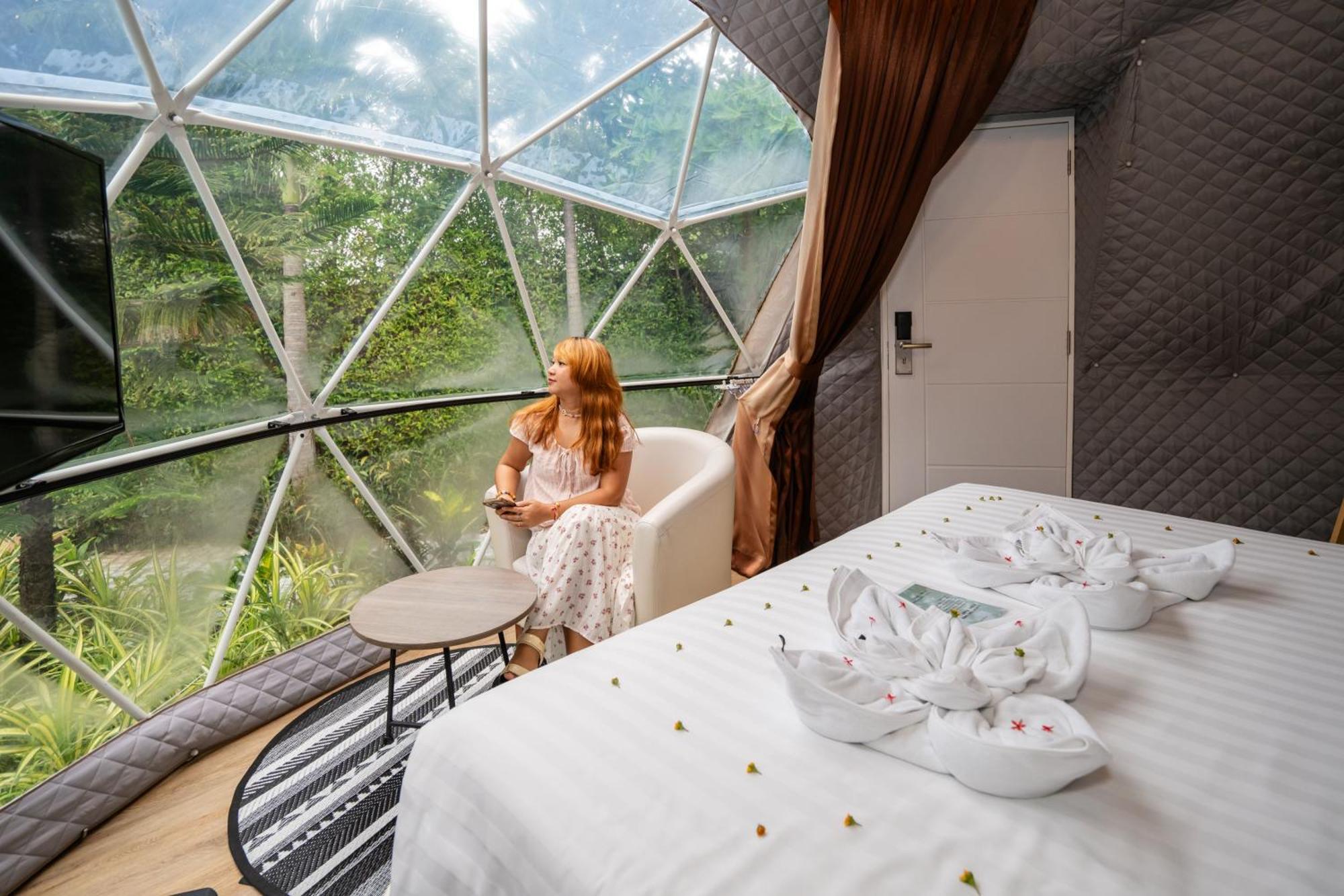Le Resort And Villas Rawai Zewnętrze zdjęcie The interior of a glass dome